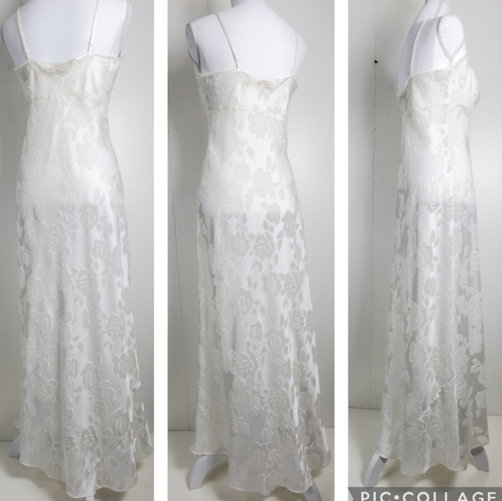 Vintage gold label nightgown with 23.5" slit, subtle floral sexy chemise medium - Picture 6 of 13